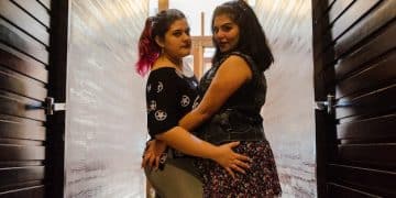 বাংলাদেশের ফ্যাশন ট্রেন্ড ২০২৩: কোন পোশাকগুলো জনপ্রিয়? - Cover Image
